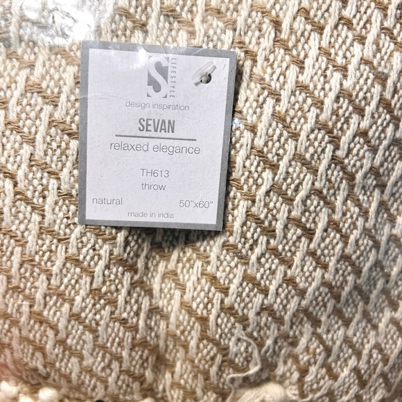 50"x60" Classic Tassel Trim Throw Blanket Beige - Saro Lifestyle - New - Picture 3 of 5